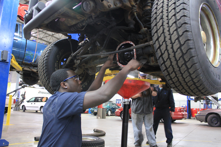 Learn To Be a Automotive Mechanic at Rosedale Tech